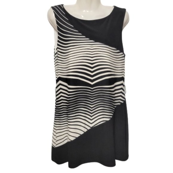 Sleeveless Black and White Abstract Print Top Size 8 - Picture 4 of 11